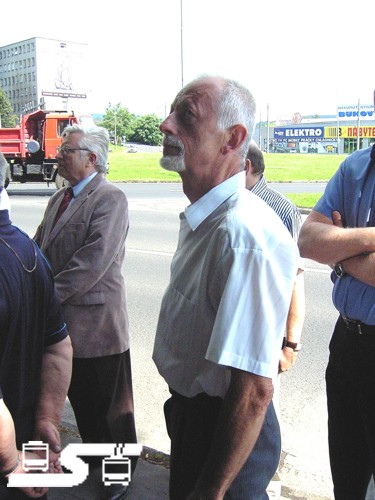 Kliknut�m okno zav�ete
